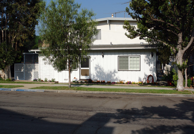 117 Virginia St in El Segundo, CA - Building Photo - Building Photo