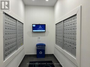 260 Villagewalk Blvd in London, ON - Building Photo - Building Photo