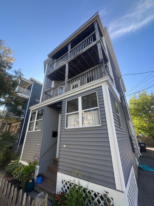 53 Hinckley St, Unit 2 in Somerville, MA - Foto de edificio