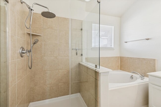 9206 Sunlight Oak Ln