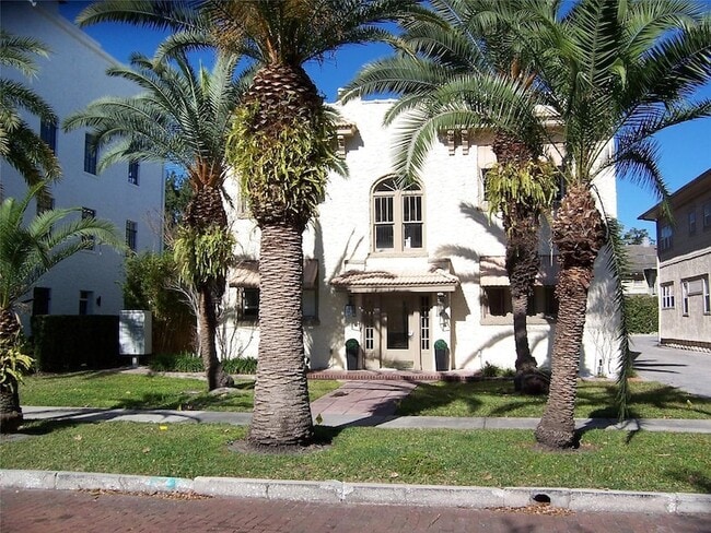 property at 613 E Ridgewood St