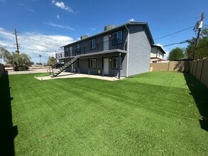 137 N Phyllis, Unit LA MESITA in Mesa, AZ - Foto de edificio - Building Photo