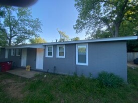 892 Applewood St, Unit A in Macon, GA - Building Photo