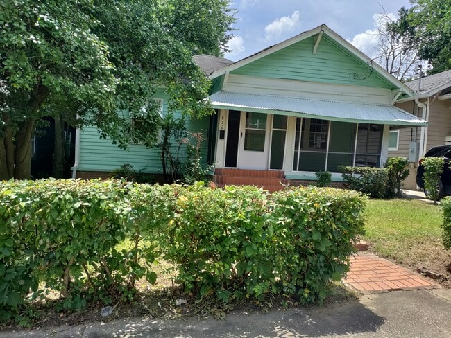 property at 872 Thurmond St NW