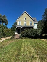 1420 W 37th Ave in Kansas City, KS - Building Photo