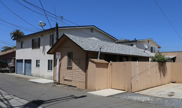 141 S Myers St in Oceanside, CA - Building Photo - Building Photo