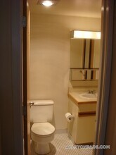 1079 Commonwealth Ave, Unit 510 in Boston, MA - Foto de edificio - Building Photo