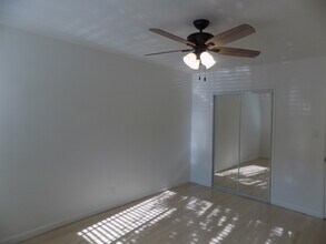 646 S Barrington Ave in Los Angeles, CA - Building Photo - Building Photo