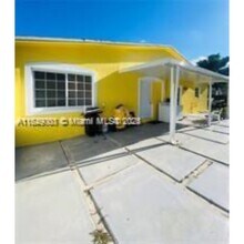 10440 NW 28th Ct in Miami, FL - Foto de edificio - Building Photo