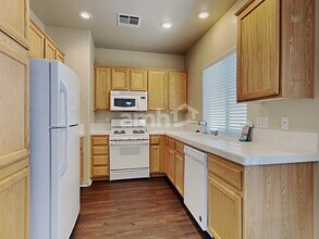 8164 Golden Flowers St in Las Vegas, NV - Building Photo - Building Photo