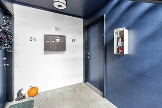 Royal Pines in Beaverton, OR - Building Photo - Building Photo