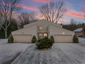 1098 Big Valley Dr in Coventry Township, OH - Building Photo