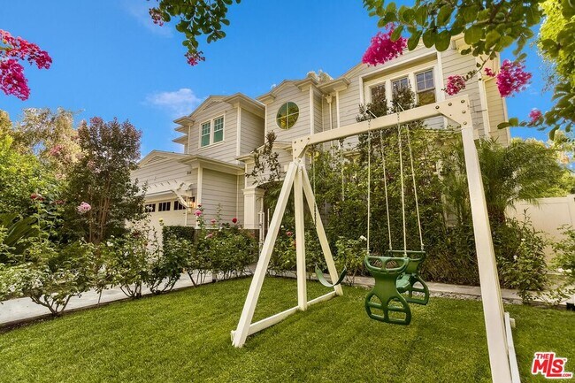 4135 Dixie Canyon Ave in Los Angeles, CA - Building Photo - Building Photo