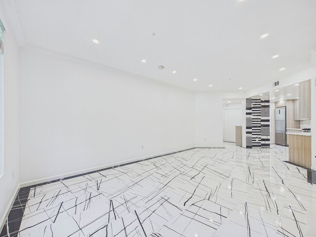 300 Caldecott Ln in Oakland, CA - Building Photo - Building Photo