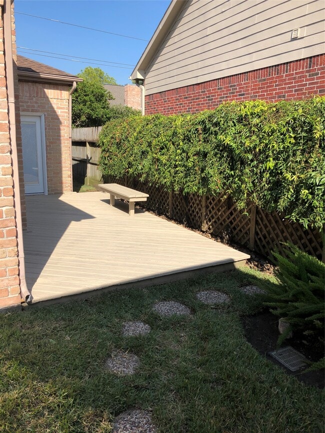 10310 Chevy Chase Dr