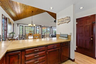 221 Grizzly Rd in Lake Arrowhead, CA - Building Photo - Building Photo
