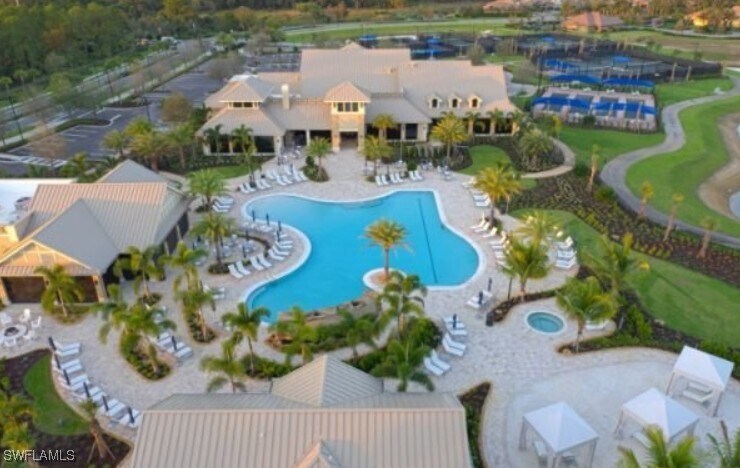 6718 Pennyroyal Dr in Naples, FL - Building Photo