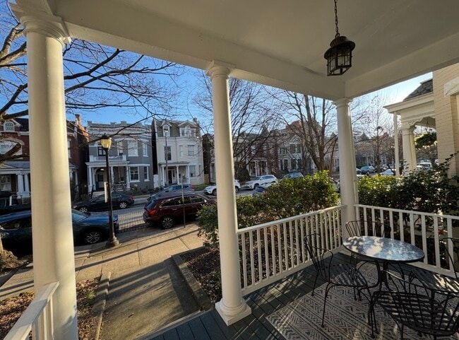 1843 W Grace St, Unit A in Richmond, VA - Foto de edificio - Building Photo