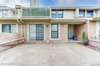 1631 S Hill Blvd in Bloomfield Hills, MI - Building Photo - Building Photo