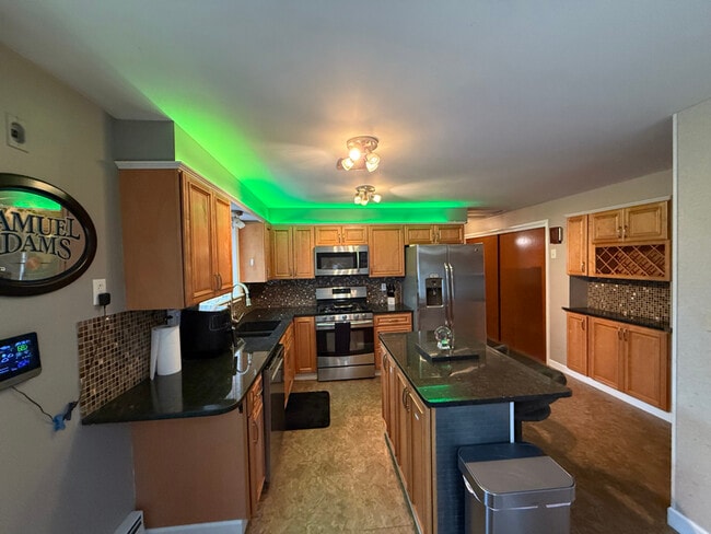 6076 Smith Rd in Syracuse, NY - Foto de edificio - Building Photo