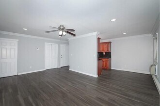 1750 W Main St in Riverhead, NY - Building Photo - Building Photo