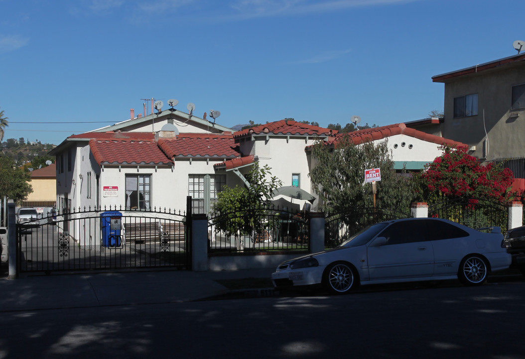 6111 Mesa Ave in Los Angeles, CA - Foto de edificio