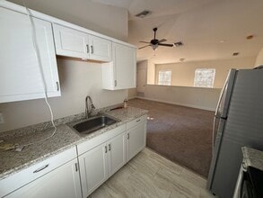 14531 Cotswolds Dr, Unit Apartment in Tampa, FL - Building Photo - Building Photo