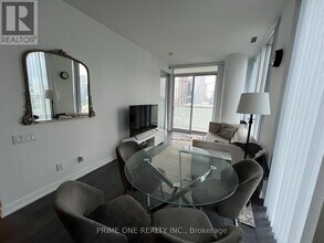 28 Wellesley St E in Toronto, ON - Building Photo - Building Photo