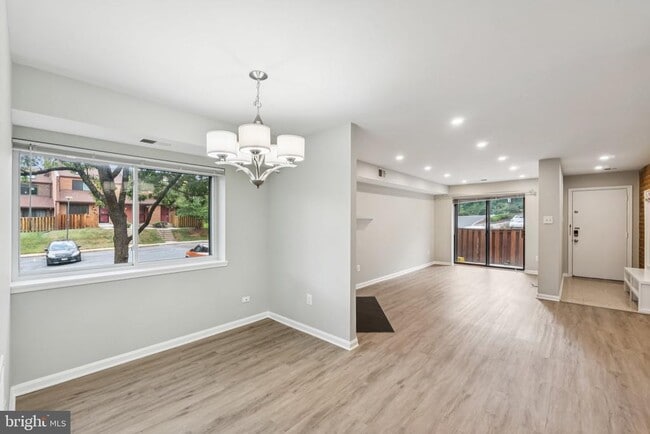 property at 3437 Summit Ct NE