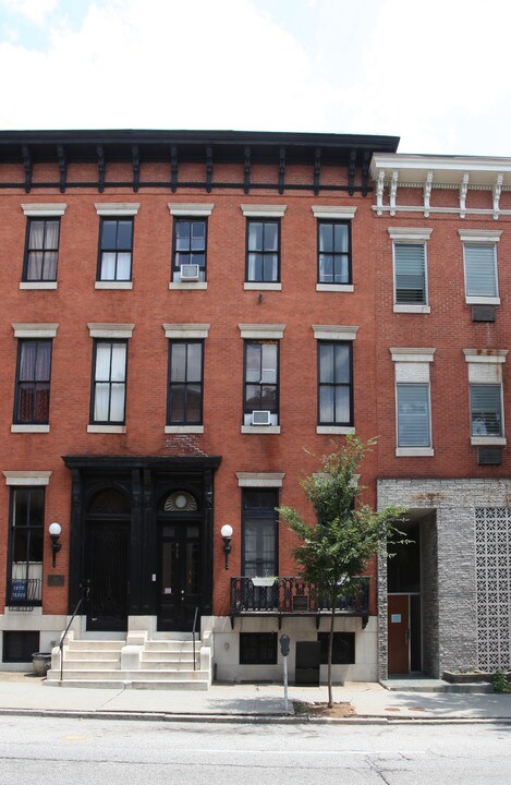 935 St Paul St in Baltimore, MD - Foto de edificio