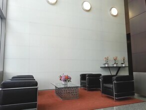 100 W 58th St in New York, NY - Building Photo - Building Photo