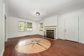 2035 Chesterfield Ave in Charlotte, NC - Foto de edificio - Building Photo