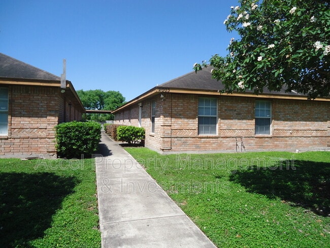 property at 2003 Villa Linda Ave