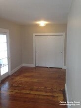 44 Orchard St, Unit 2 in Medford, MA - Foto de edificio - Building Photo