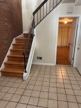 725 Twin Holly Ln in Silver Spring, MD - Building Photo - Building Photo