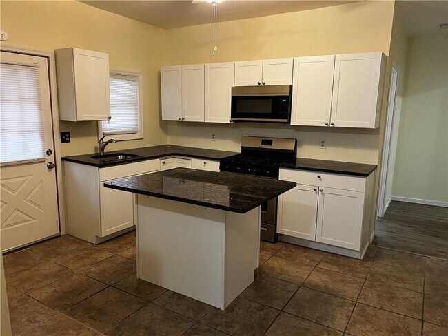 69 N Montgomery St in Walden, NY - Building Photo - Building Photo