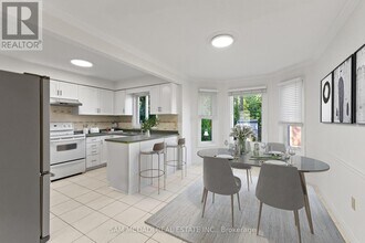 459 Glenashton Dr in Oakville, ON - Building Photo - Building Photo