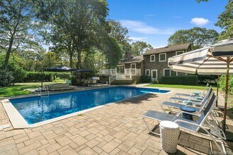 44 Midhampton Ave in Quogue, NY - Building Photo - Building Photo