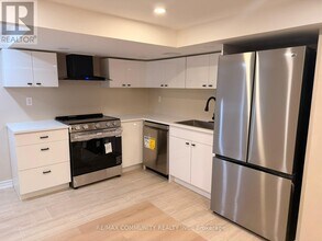 644 Blackwood Blvd in Oshawa, ON - Building Photo - Building Photo