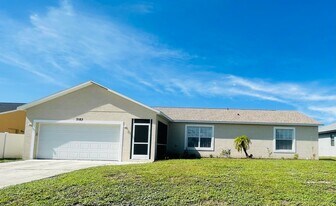 7183 Sussex Ln in Englewood, FL - Building Photo