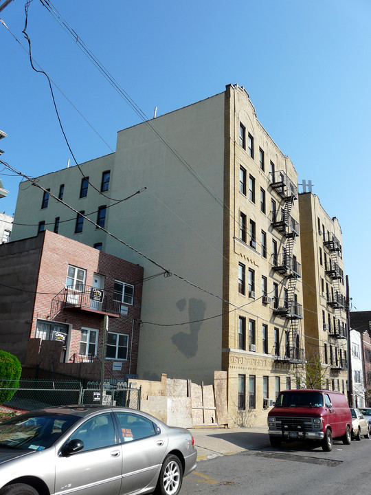 3273 Parkside Pl in Bronx, NY - Building Photo