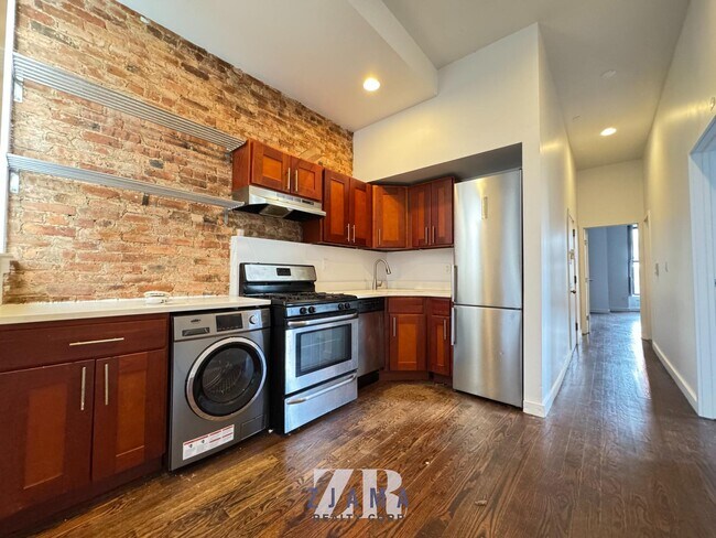 68 Putnam Ave in Brooklyn, NY - Building Photo - Building Photo