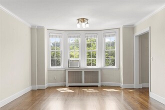 26 East Pkwy in Scarsdale, NY - Building Photo - Building Photo