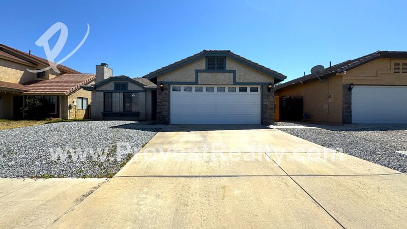 12421 Emeraldstone Dr in Victorville, CA - Building Photo