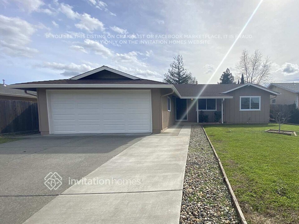 1024 Woodridge Dr in Vacaville, CA - Building Photo