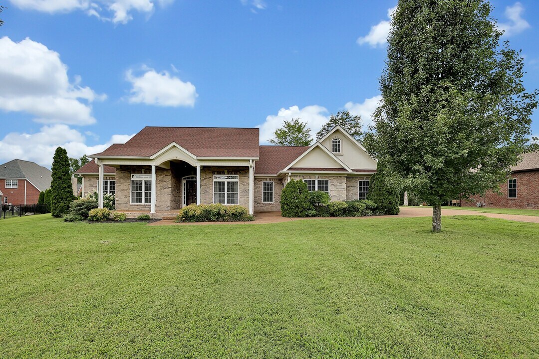 614 Greene Dr in Lebanon, TN - Foto de edificio