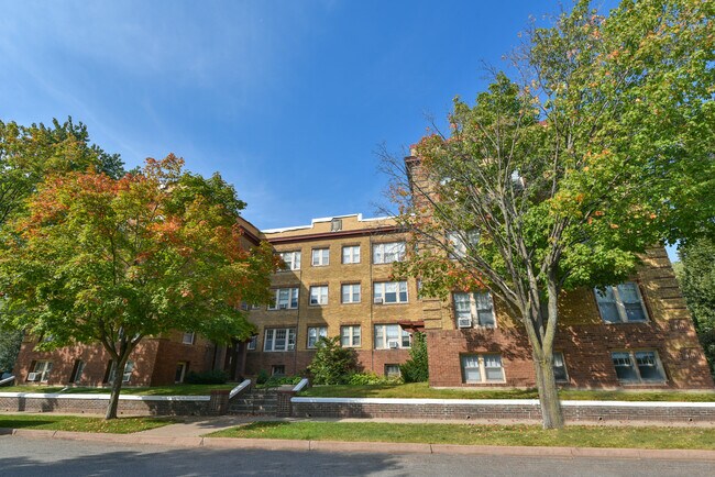 183 S Chatsworth St in St. Paul, MN - Building Photo - Building Photo