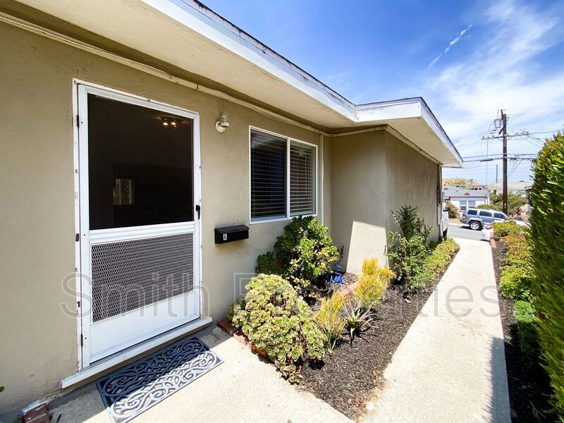 2204 Carnegie Ln in Redondo Beach, CA - Building Photo