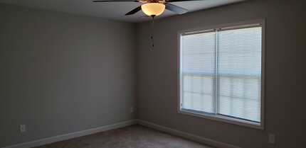 516 Amberdale Cir W in Lumberton, NC - Building Photo - Building Photo