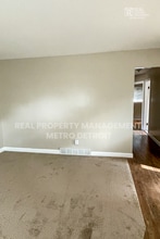 20215 Woodward St in Clinton Township, MI - Building Photo - Building Photo